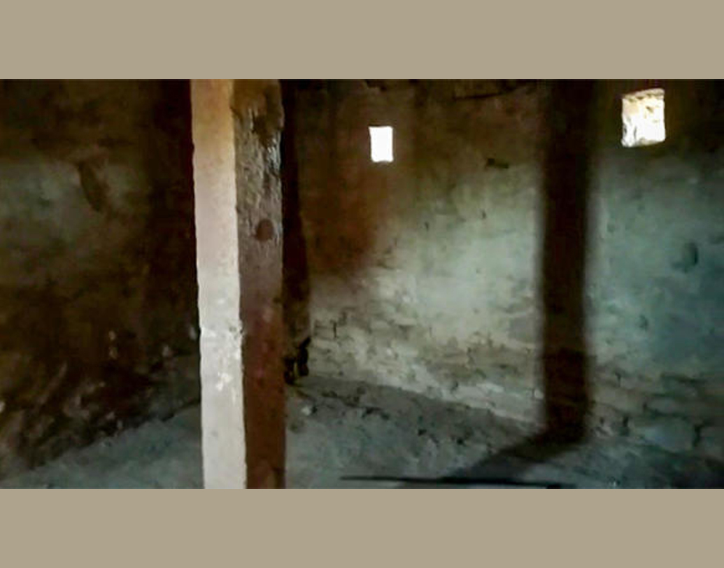 এ তো গেল জনশ্রুতি। ঐতিহাসিক তথ্য কী বলছে? অনেক গবেষকের ধারণা, যুদ্ধের প্রয়োজনে সরিয়ে দেওয়া হয়েছিল গ্রামবাসীদের। তবে ঐতিহাসিক ও গবেষকদের বড় অংশের বিশ্বাস, খরার কারণেই জনহীন হয়ে পড়ে কুলধারা ও তার সংলগ্ন অন্যান্য গ্রাম।