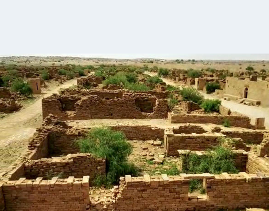 ধীরে ধীরেই হোক, বা রাতারাতি, জনশূন্য হয়ে পড়ে কুলধারা গ্রাম। আর কেউ কোনওদিন ফিরে আসেননি এই গ্রামে। এখন আসেন পর্যটকরা। ইদানীং রাজস্থান পর্যটনের অন্যতম গুরুত্বপূর্ণ অংশ কুলধারা। সোনার কেল্লার পাশাপাশি পর্যটন মানচিত্রে জায়গা করে নিচ্ছে ‘ভৌতিক’ কুলধারাও।