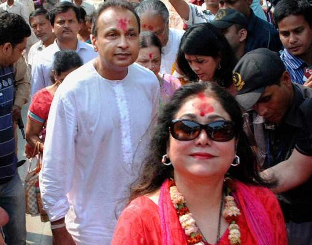 আটের দশকে নায়িকা টিনা মুনিম তখন খ্যাতির মধ্যগগনে। এক বিয়েবাড়িতে তাঁকে কালো শাড়িতে দেখে মুগ্ধ অনিল। সারা বিয়েবাড়িতে একমাত্র টিনাই কালো শাড়ি পরেছিলেন। এরপর দু’জনের আবার দেখা ফিলাডেলফিয়ায়। টিনাকে অনিলের সঙ্গে আলাপ করিয়ে দিলেন এক পরিচিত। কিন্তু প্রথম আলাপে টিনা পাত্তা দেননি অনিলকে।