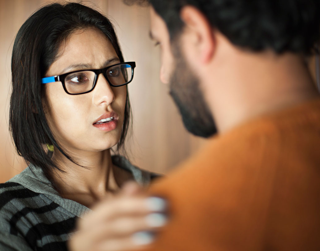 সময়ের সঙ্গে সঙ্গে কথায় কথায় ভালবাসার ঘোষণা বা প্রেমের বহিঃপ্রকাশ কমতে থাকে অনেক সম্পর্কেই। কোনও বিষয়ে মনান্তর এলে দ্রুত তা মিটিয়ে ফেলুন। একান্তই যদি বোঝেন যে এই সম্পর্ক আর টেনে নিয়ে যাওয়া সম্ভব নয়, তা হলে দু’জনে বসে শালীন ভাবেই কোনও একটা সিদ্ধান্ত নিন। তবে এই সিদ্ধান্ত নেওয়ার সময় বিবেচনা করুন আনুষঙ্গিক নানা দিক।