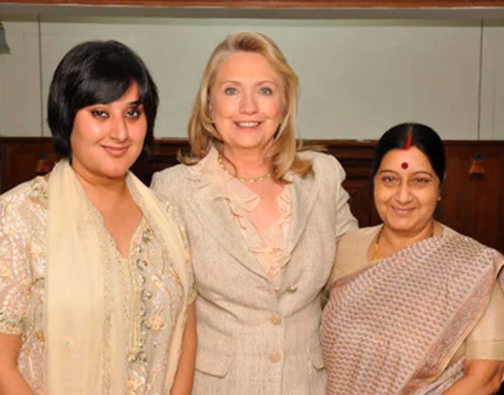 হাই প্রোফাইল বাবা-মায়ের মেয়ে হয়েও বাঁশুরী বিশেষ শিরোনামে আসেননি কোনও দিনই। বরাবর লো প্রোফাইল বজায় রাখতেন। একবারই জড়িয়ে পড়েছিলেন বিতর্কে। আইপিএল চলার সময়ে ললিত মোদী বিতর্কে উঠে এসেছিল বাঁশুরীর নাম। তিনি ললিত মোদীর লিগাল টিমের সদস্য ছিলেন।