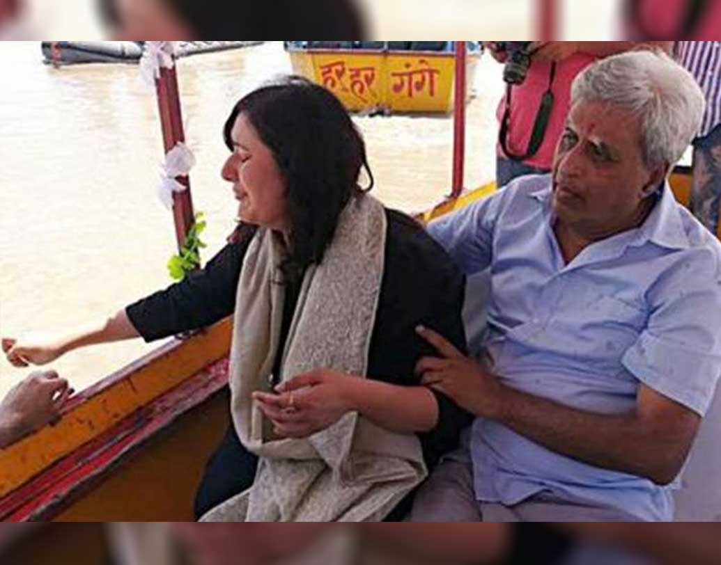 এই স্মরণসভার পর থেকেই রাজধানীর বিভিন্ন মহলে উঠতে শুরু করেছে একটি প্রশ্ন। তা হলে কি এ বার বিজেপিতে যোগ দিতে চলেছেন সুষমাকন্যা? এখনও অবধি স্বরাজ পরিবার বা বিজেপি, কোনও পক্ষ থেকেই এ বিষয়ে কিছু জানানো হয়নি।