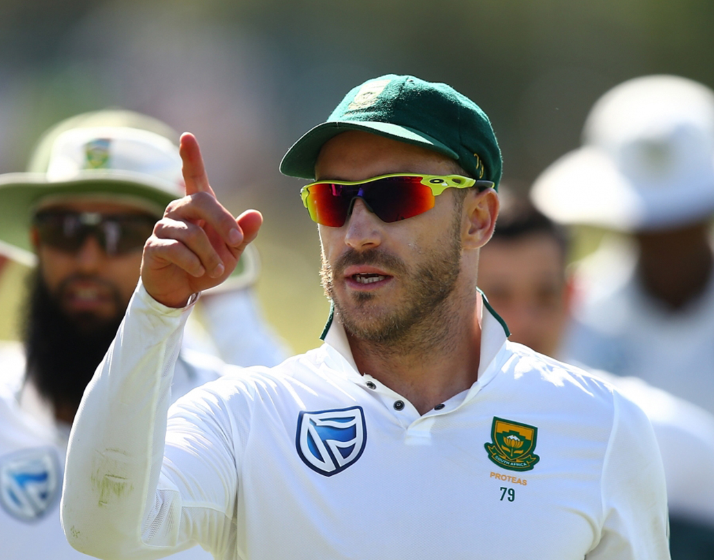 ফ্যাফ দু’প্লেসি- দলের অভিজ্ঞতম প্লেয়ার। বিশ্বকাপে নিয়মিত রান পেয়েছেন। এখন দেখার,অনভিজ্ঞ এই দল নিয়ে ভারতের মতো শক্তিশালী দলের বিরুদ্ধে কতটা লড়াই করতে পারে ফ্যাফের দক্ষিণ আফ্রিকা।