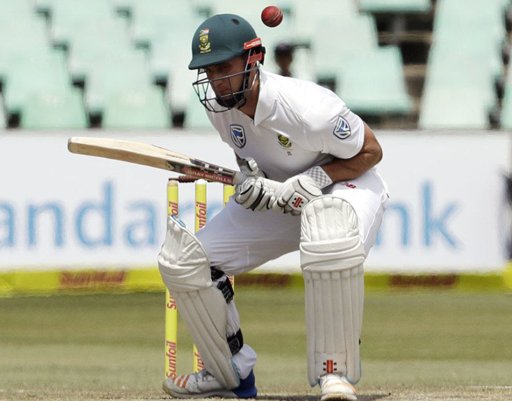 থিয়ুনিস দি ব্রুইন-২৭ বছরের এই মিডল অর্ডার ব্যাটসম্যানের অভিজ্ঞতা মাত্র ৯টি টেস্টের। যদিও দু’বছর আগে প্রথম অভিষেক ঘটে দলে। নিজেকে প্রমাণ করার সুযোগ পাবেন এই সিরিজে।