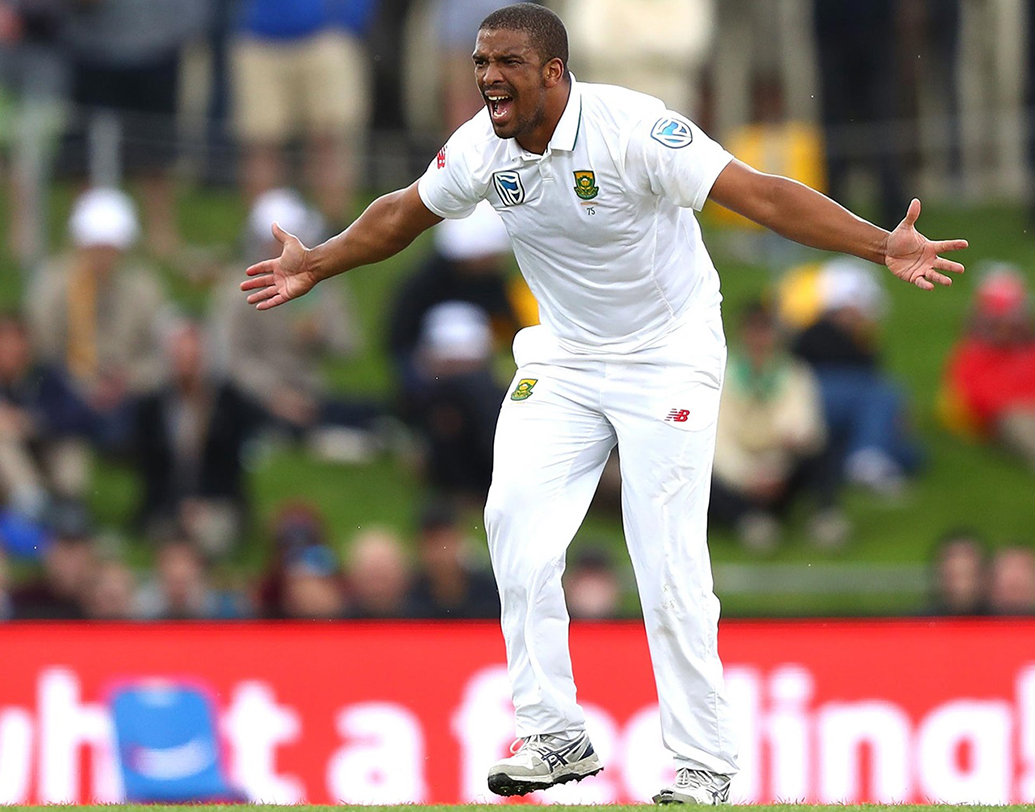 ভের্নন ফিল্যান্ডার- দলের অভিজ্ঞতম পেসার অলরাউন্ডার। টেস্টে পেয়েছেন ২১৪টি উইকেট। ম্যাচে ১০ উইকেট পেয়েছেন দু’বার। ব্যাট হাতে করেছেন ১৫৩৮ রান। লোয়ার মিডল অর্ডারের গুরুদায়িত্ব থাকবে তাঁর কাঁধেই।