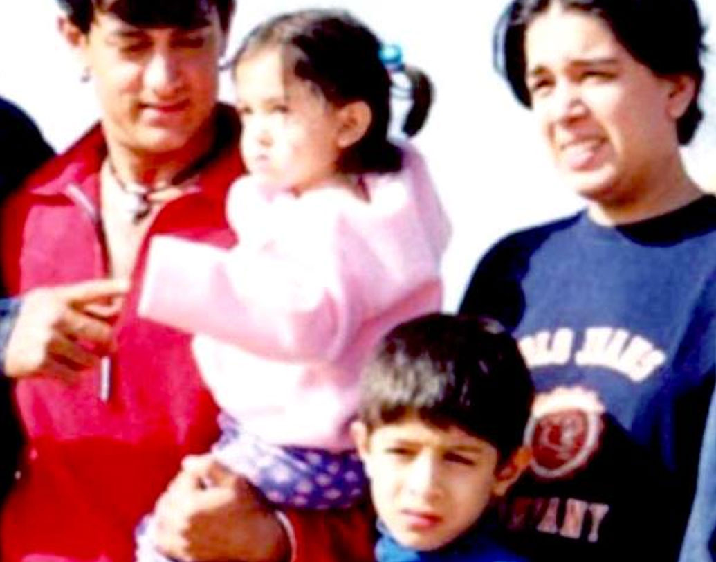 বহু দিনের প্রেমিকা রীনা দত্তকে আমির বিয়ে করেন ১৯৮৫ সালে। ১৯৯৭ সালে জন্ম ইরার।