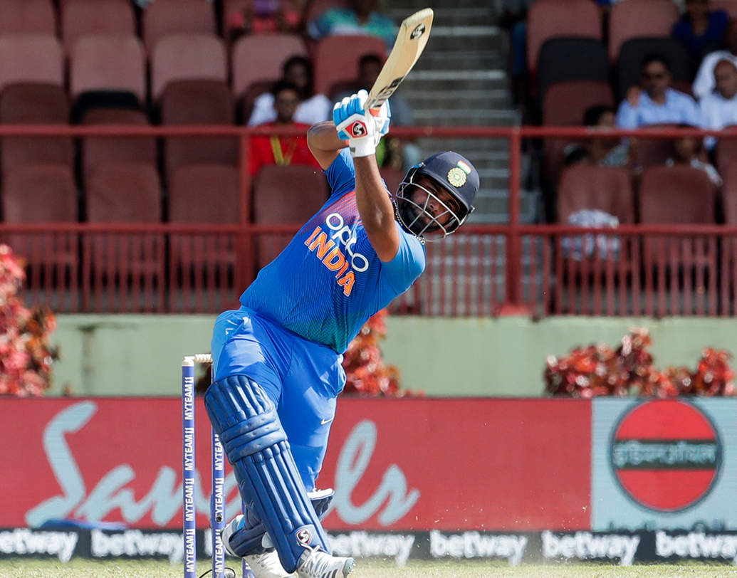 ঋষভ পন্থ- বহু সুযোগ তিনি হেলায় হারাচ্ছেন। বার বার চার নম্বরে নামিয়ে তাঁকে তৈরি হওয়ার সময় দিচ্ছে দল। কিন্তু গত ম্যাচে তাঁর আউট হওয়ার ভঙ্গি ভাল চোখে নেননি অনেকেই। তবে এই দলের উইকেটরক্ষক তিনিই। তাই আবারও একটা সুযোগ পাবেন। তিনি কী করতে পারেন, লক্ষ্য থাকবে সে দিকেই।