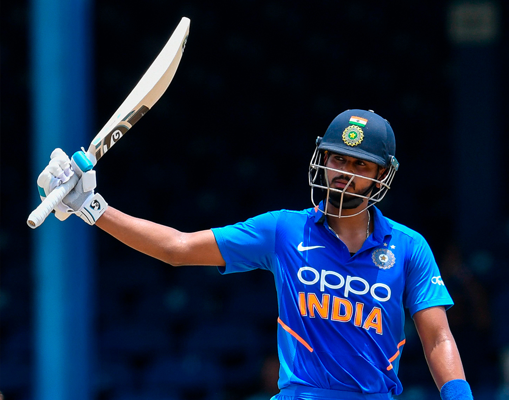 শ্রেয়াস আইয়ার- গত ম্যাচে তাঁর ব্যাট ভরসা দিয়েছে দলকে। মুম্বই ঘরানার ব্যাটসম্যান বুঝিয়ে দিয়েছেন, মিডল অর্ডারের জন্য তিনি তৈরি। দরকারে চার নম্বরে খেলতেও তৈরি তিনি। ভবিষ্যতে দল কী ভাবে তাঁকে ব্যবহার করে সেই দিকে নজর থাকবে ক্রিকেটভক্তদের।