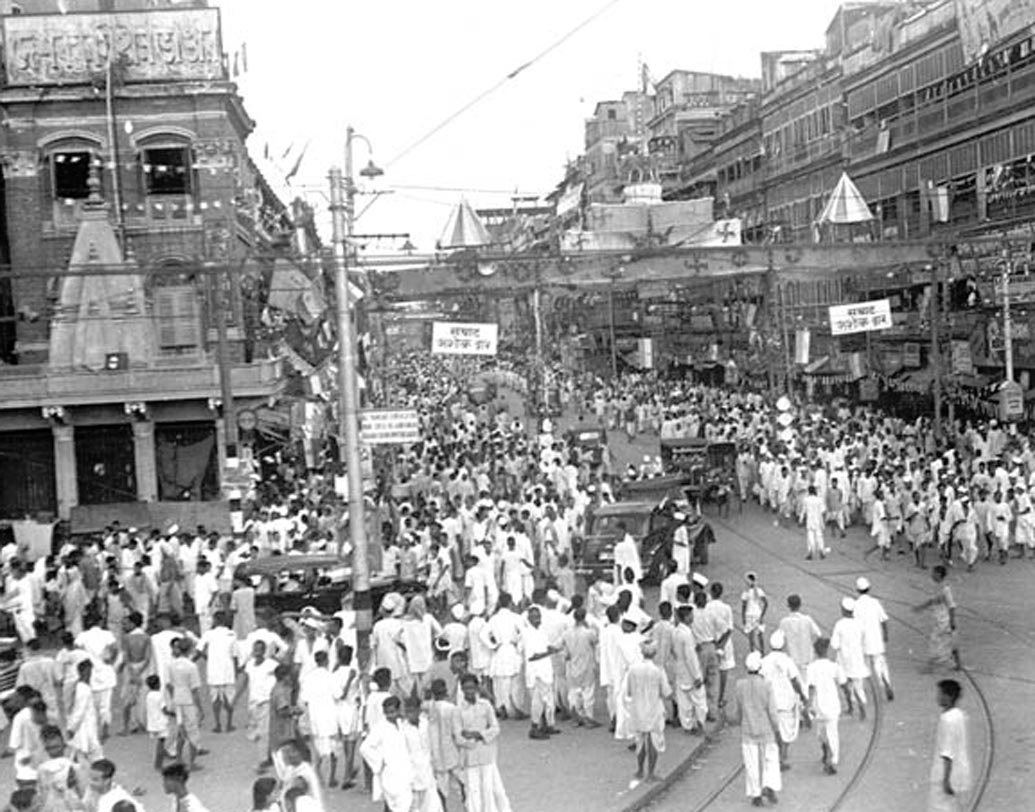 উচ্ছ্বসিত রাজপথ।