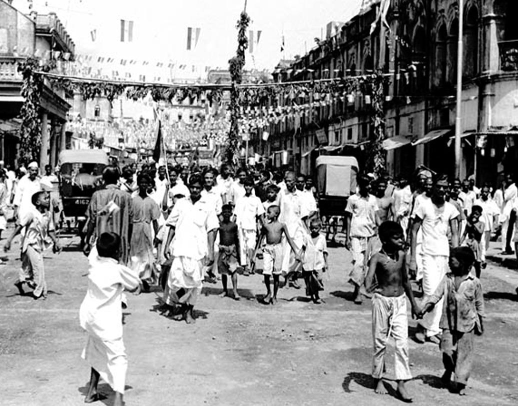 মেতেছে কচিকাঁচারাও।