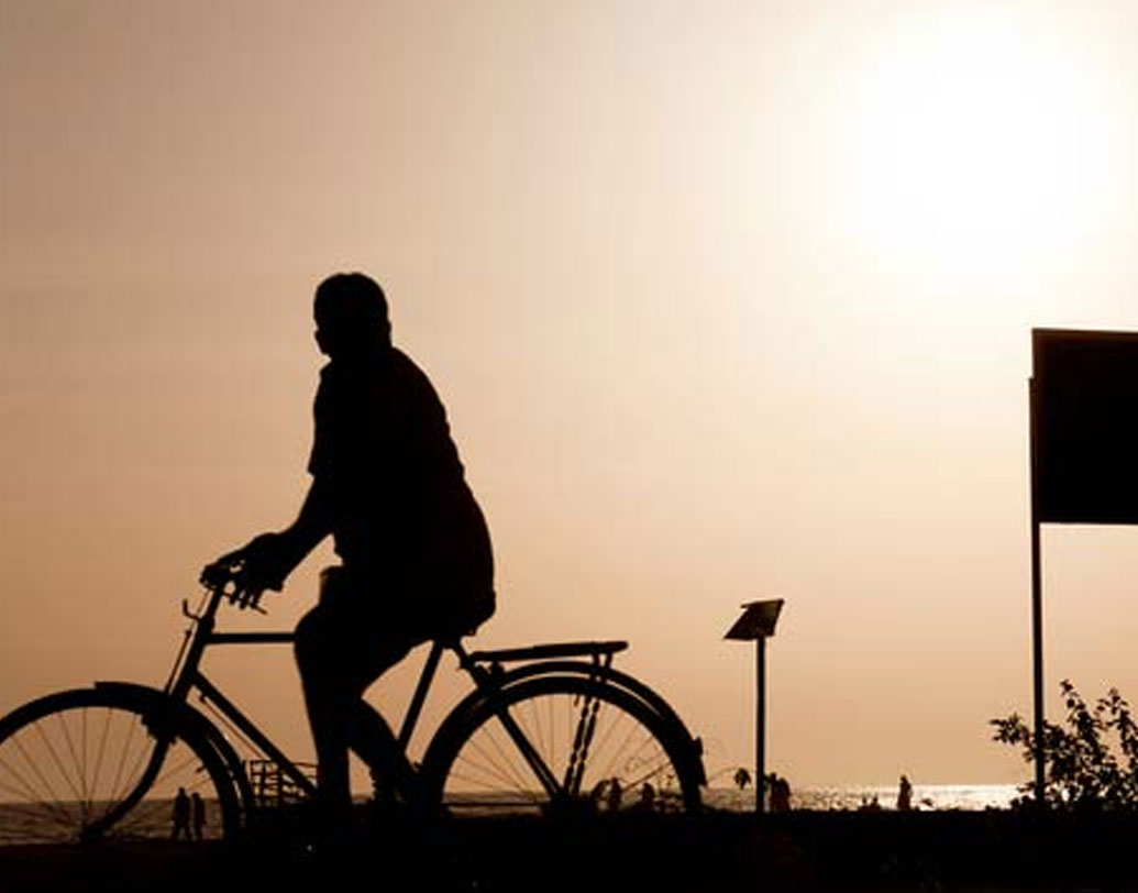 ১৯৯১ সালে গানসু দিনমজুর হিসেবে কাজ নিলেন রাঁচীতে। মজুরি ছিল দৈনিক ৫০ টাকা। সড়মা থেকে রাঁচী অবধি রোজ ৫০ কিলোমিটার পাড়ি দিতেন সাইকেলে।   প্রতীকী চিত্র।
