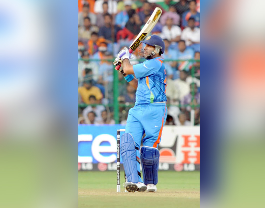 যুবরাজ সিংহ- আন্তর্জাতিক ক্রিকেট থেকে অবসর নিয়েছেন। কানাডার ক্রিকেট লিগে কখনও ঝোড়ো ইনিংস খেলে, আবার কখনও ফ্ল্যাট ছয় মেরে শিরোনামে আসছেন তিনি। ভারতীয় ক্রিকেটের এক অনন্য সম্পদ ছিলেন পঞ্জাবের এই লড়াকু বাঁ-হাতি অলরাউন্ডার।সেদিনের ম্যাচে যদিও তিনি ২৩ রান করে আউট হয়ে যান।