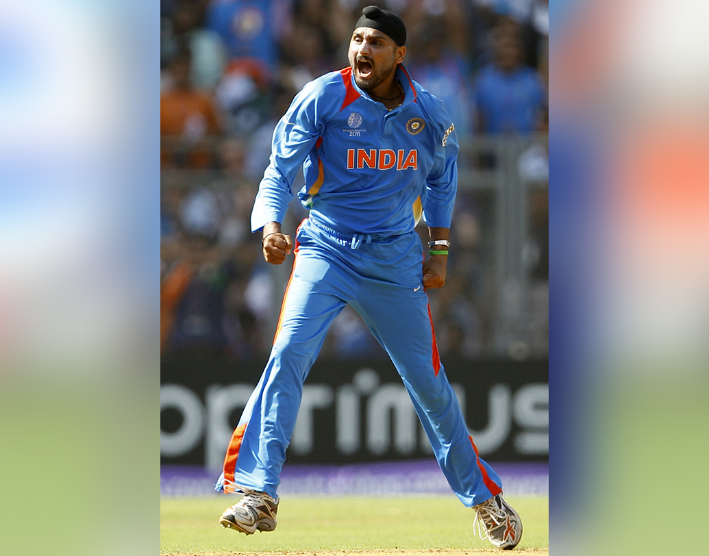 হরভজন সিংহ- লো স্কোরিং ম্যাচে বল হাতে সেদিন কোনও ভেল্কি দেখাতে পারেননি ভাজ্জি। আন্তর্জাতিক ক্রিকেট থেকে অবসর না নিলেও তাঁর পক্ষে দলে ফেরা আর সম্ভব হবে না বলাই যায়। বিশ্বকাপে ধারাভাষ্য দিতেও দেখা যায় তাঁকে এক বেসরকারি চ্যানেলের হয়ে।