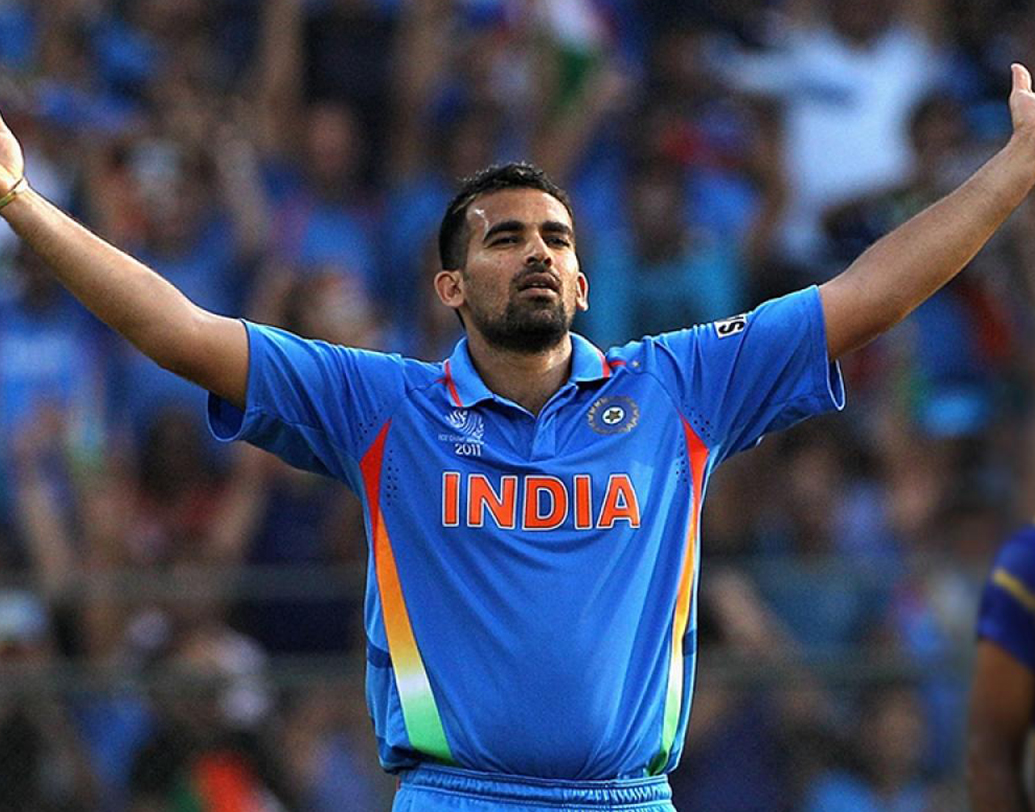 জাহির খান- অবসর নিয়েছেন আন্তর্জাতিক ক্রিকেট থেকে। বাঁ-হাতি পেস বোলারের জায়গা আজও দলে পূরণ হয়নি। মাঝে ভারতের বোলিং কোচ হওয়ার কথা উঠলেও সেই জায়গায় তাঁকে দেখা যায়নি। বিরাটের অভিষেক ম্যাচে সাত ওভারে ২৪ রান দিয়েছিলেন তিনি।