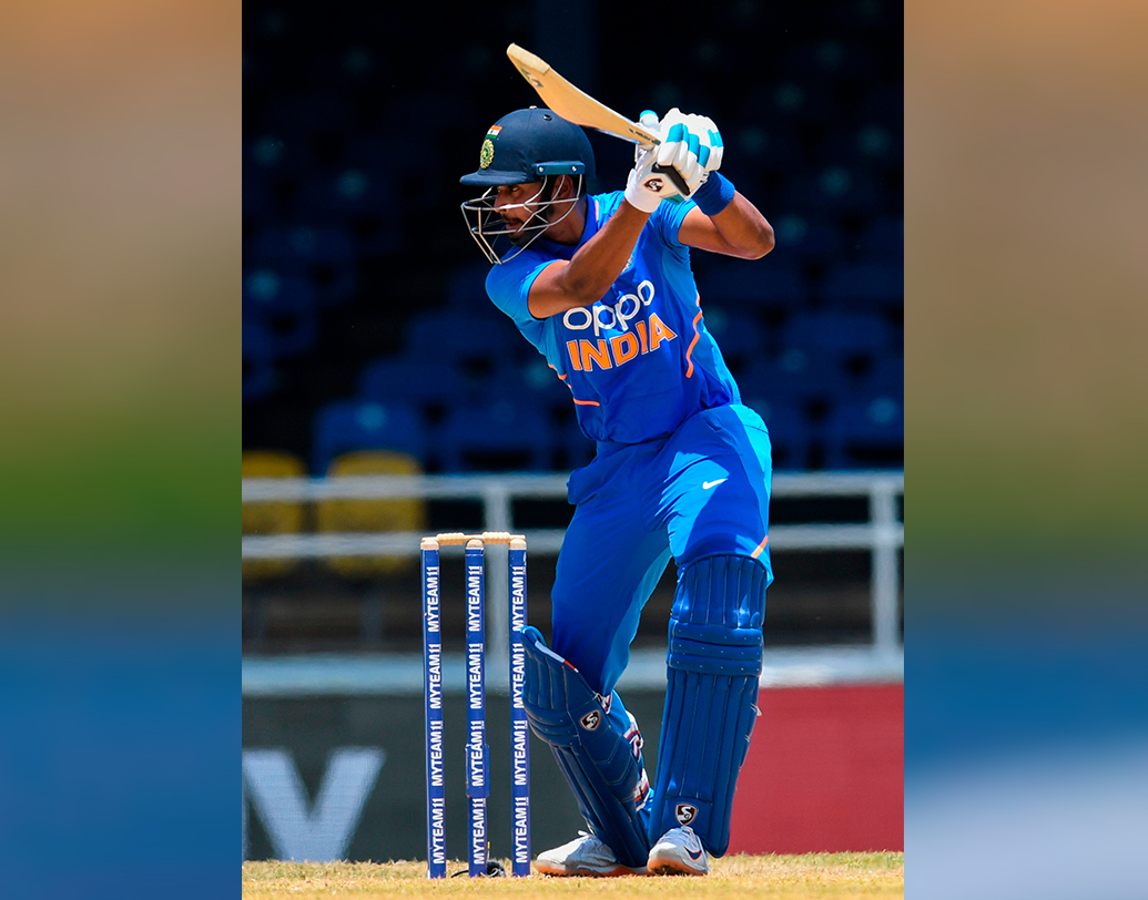 রোহিত,শিখর ও পন্থ যখন ব্যর্থ হয়েছেন দুই ম্যাচেই, বিরাটকে যোগ্য সঙ্গ দিয়ে ভারতকে ম্যাচ জিততে সাহায্য করেন মুম্বইয়ের শ্রেয়াস আইয়ার। দুই ইনিংসে তার সংগ্রহ ১৩৬ রান। স্ট্রাইক রেট ১২৪.৭৭। ভবিষ্যতেও এই ফর্ম ধরে রাখলে ভারতের মিডল অর্ডারের চিন্তা মিটবে বলাই যায়।