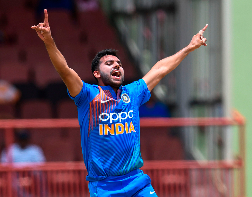 দীপক চাহার- একটি মাত্র ম্যাচ খেলেছিলেন টি-টোয়েন্টিতে। সেই ম্যাচেই বুঝিয়ে দিয়েছিলেন যে তিনিও তৈরি। এক ম্যাচেই তুলে নেন তিন উইকেট। তাঁর পেসে ধরাশায়ী হয়েছিল ক্যারিবিয়ান ব্যাটিং।