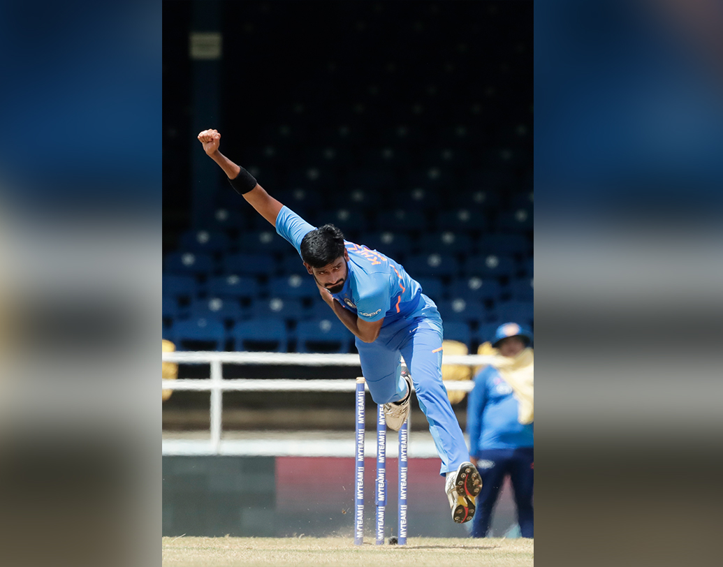 খলিল আহমেদ- শামি-ভুবির সঙ্গে পাল্লা দিয়ে তিনিও তুলে নিয়েছেন একদিনের সিরিজে চার উইকেট। টি-টোয়েন্টি সিরিজে যদিও সেই ভাবে নিজেকে মেলে ধরতে পারেননি এই বাঁ-হাতি পেসার। যদিও রান দিয়েছেন প্রচুর।