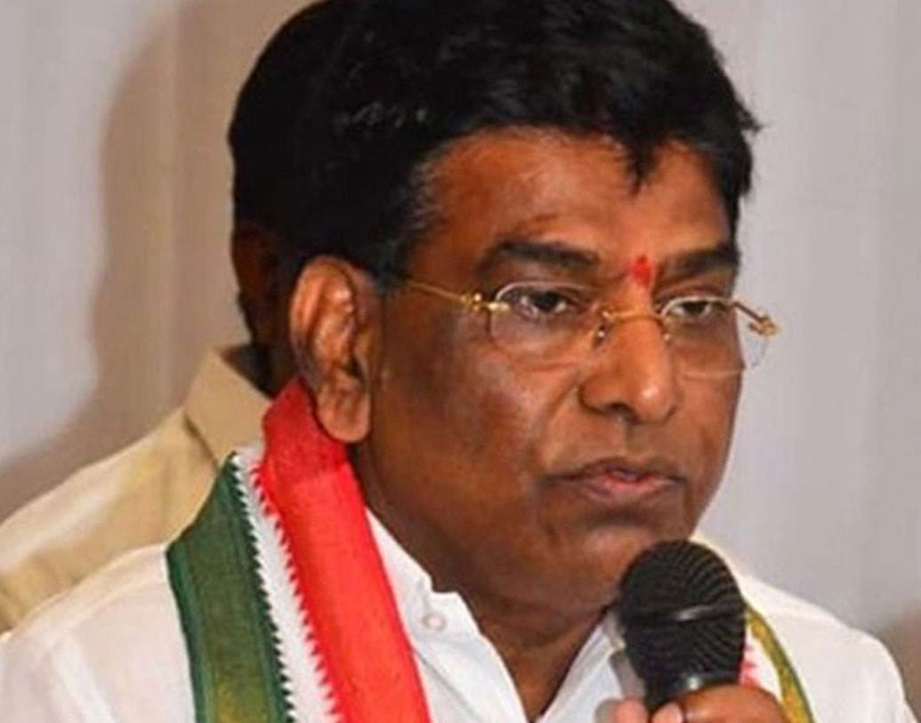 রাজনীতিক হওয়ার পাশাপাশি একটি সংস্থার প্রধান এন নাগেশ্বর রাও। আগে টিডিপি এবং বর্তমানে টিআরএস নেতা নাগেশ্বর রাও-য়ের ঘোষিত সম্পত্তি ৮০০ কোটি টাকার কাছাকাছি।