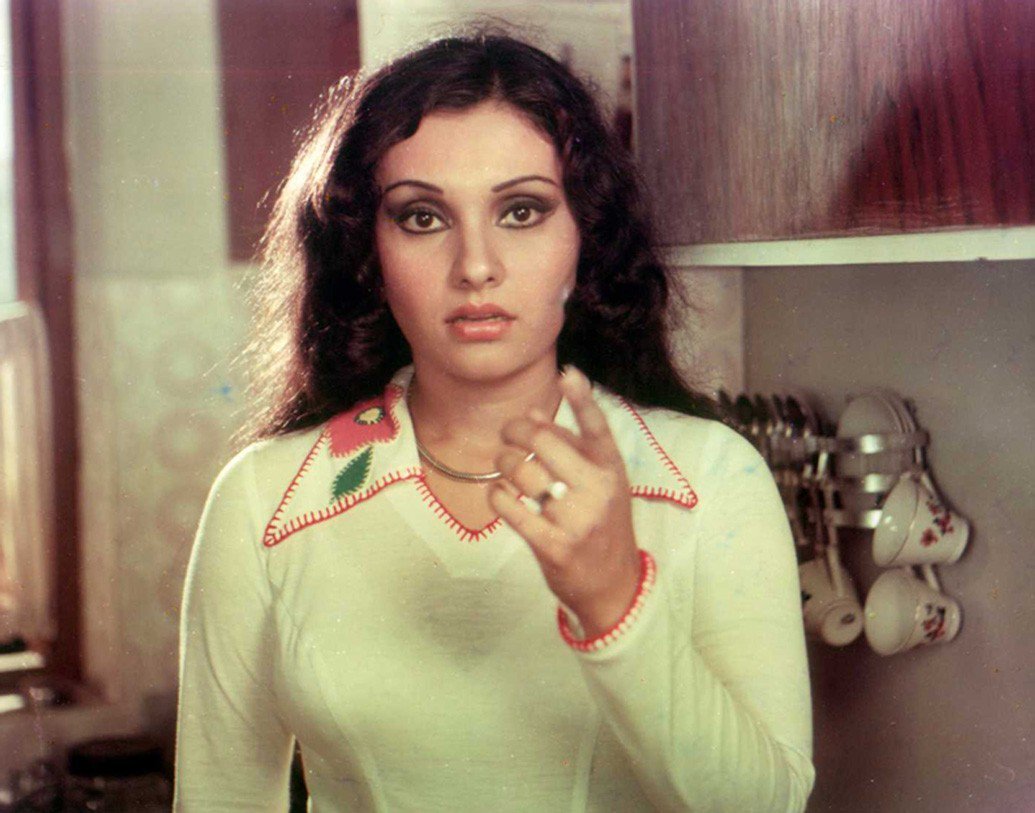 ১৮ বছর বয়সে বিদ্যার মডেলিং পর্ব শুরু। সৌন্দর্য প্রতিযোগিতায় তিনি ‘মিস বম্বে’ শিরোপা পেয়েছিলেন।