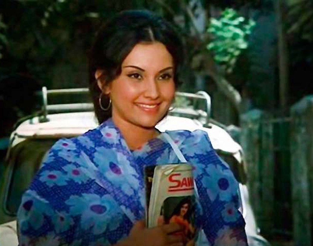 ‘পতি পত্নী অর উও’ মুক্তি পেয়েছিল ১৯৭৮ সালে। এই ছবিতে বিদ্যা অভিনয় করেছিলেন কমিক রোলে। আবার তার বিপরীতধর্মী অভিনয়ে বিদ্যা প্রশংসা কুড়িয়েছিলেন ‘মুক্তি’ ছবিতে। এই ছবিতে তিনি শশী কপূরের স্ত্রী। স্বামী শ্লীলতাহানিতে অভিযুক্ত হওয়ায় স্ত্রী একা হাতে বড় করেন মেয়েকে।