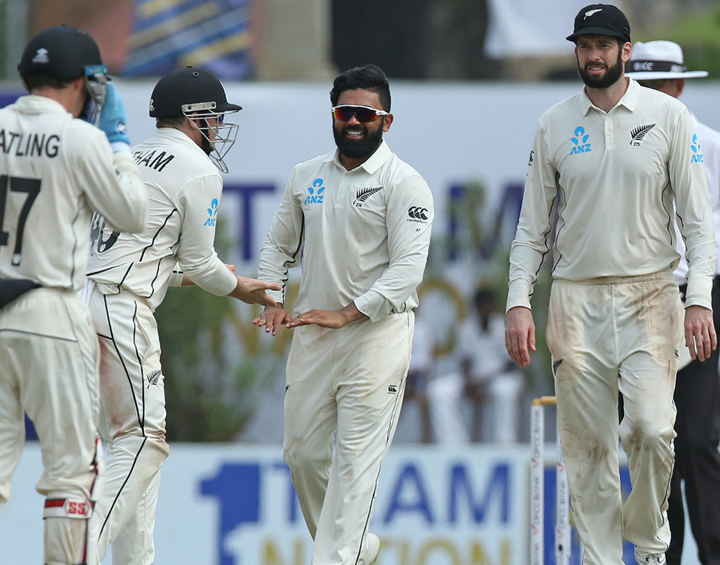 ১৯৮৮ সালে ভারতে জন্ম নেন আজাজ। মহারাষ্ট্রের মুম্বইতে জন্ম হয় তাঁর। তবে মাত্র আট বছর বয়সেই নিউজিল্যান্ড পাড়ি দেয় আজাজের পরিবার।