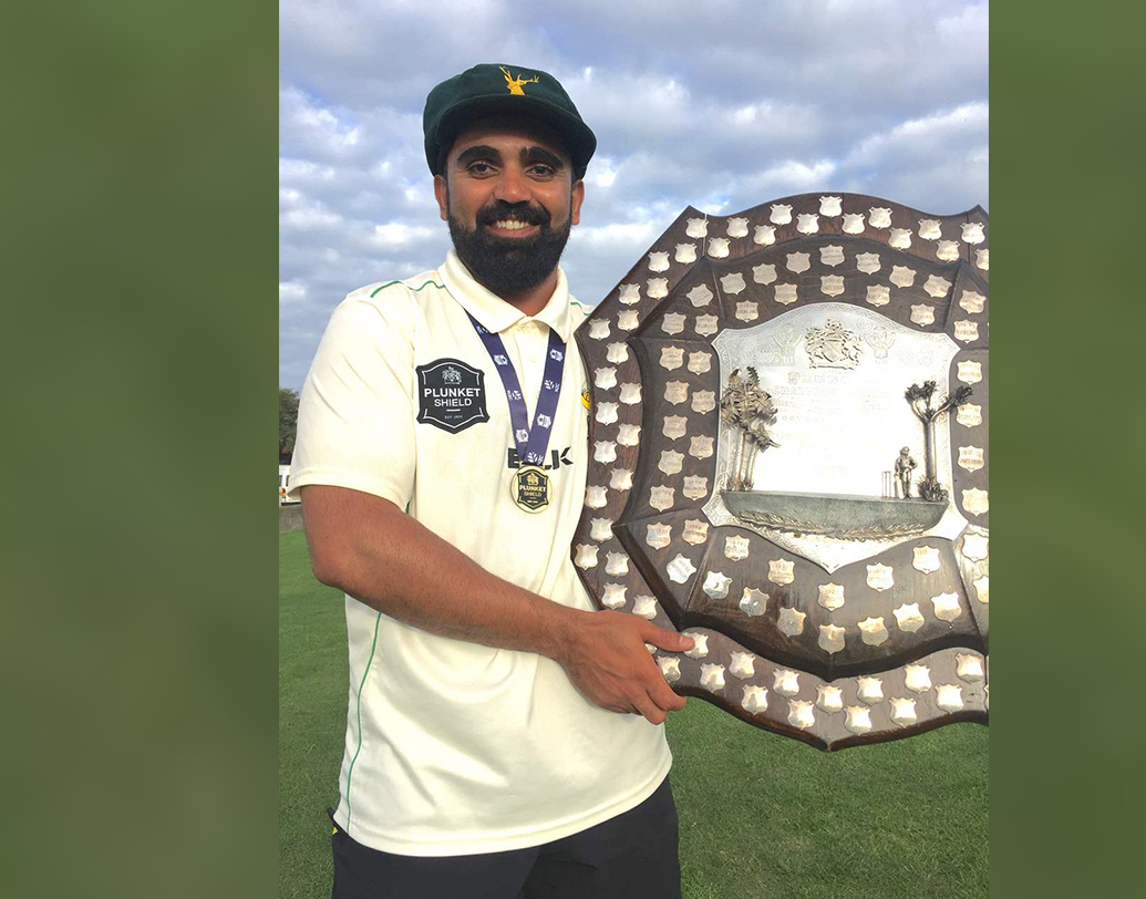 ২০১৬-’১৭ মরশুমে তিনি নিউজিল্যান্ডের প্রথম শ্রেণির ক্রিকেটে ৪৪টি উইকেট নিয়ে হয়ে যান সর্বাধিক উইকেট শিকারি। তাঁর আগের বছরে নিয়েছিলেন ৪৩টি উইকেট।