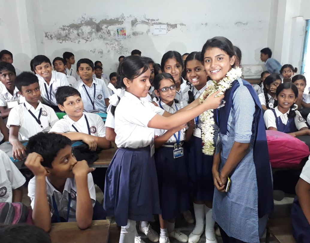 সঙ্গীতচর্চা ও অনুশীলনের জন্য অনেক দিন ধরেই অঙ্কিতা অনিয়মিত স্কুলে। তার পড়াশোনায় যাতে সমস্যা না হয়, সে দিকে সজাগ দৃষ্টি শিক্ষকদেরও। তাঁরা বলছেন, অঙ্কিতা যেন সঙ্গীতচর্চাকে গুরুত্ব দিতে পারে, সে দিকে সব রকম সাহায্য করা হবে।