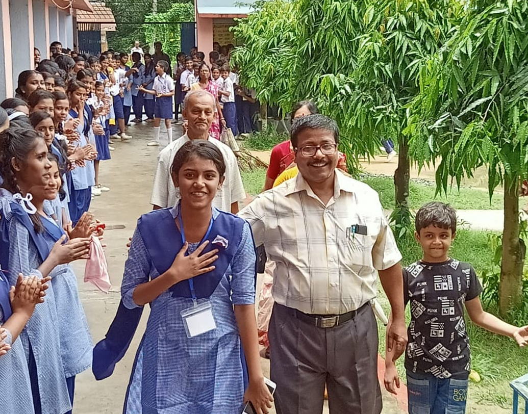 ঘোরের মতো মনে হয়েছিল ‘সারেগামাপা’-র পুরো পর্বটাই। অডিশন থেকে মেগা ফিনালে। প্রায় এক বছর ধরে চলেছে এই প্রতিযোগিতা। প্রতি বারই মঞ্চে ওঠার আগে পা কাঁপত অঙ্কিতার। মনে হত, যদি গাইতে গাইতে গানের কথা সব ভুলে যাই!