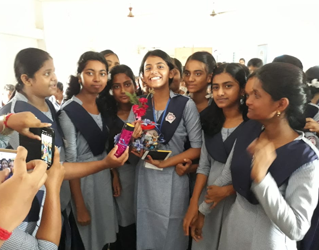 চূড়ান্ত পর্বের আগে টেনশন আর নার্ভাসনেস ছিল তুঙ্গে। যিশু সেনগুপ্তের মুখে চ্যাম্পিয়ন হিসেবে নিজের নাম শুনেও নিজের দু’কানকেই বিশ্বাস করতে পারছিল না অঙ্কিতা।