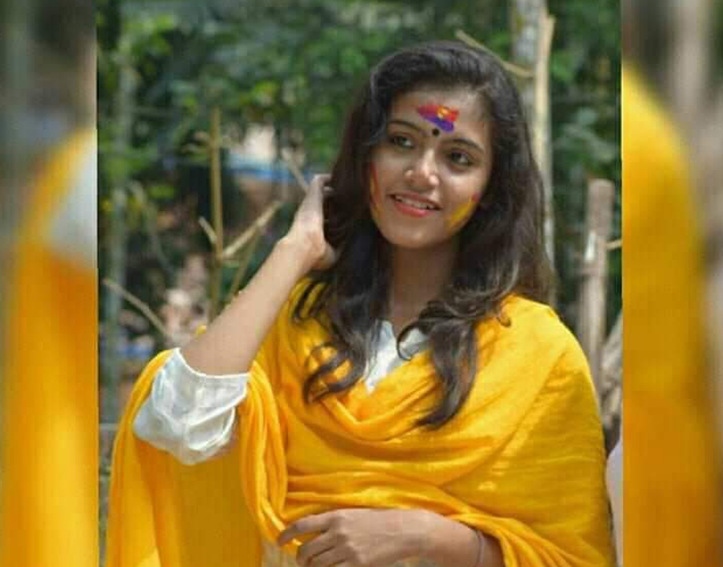 গাড়িটা নিয়ে কোথাও বেড়াতে যাওয়ার পরিকল্পনা হয়নি এখনও। ভাবলেই ভয় করে, যদি গাড়িতে আঁচড় লেগে যায়!