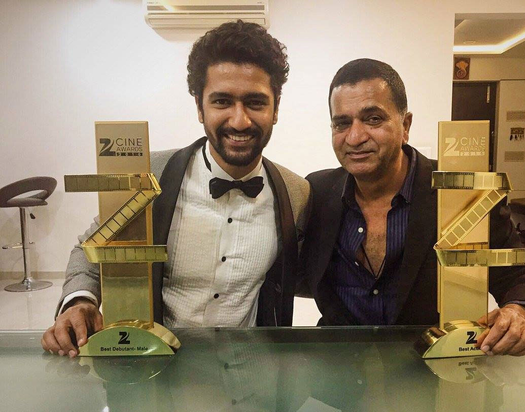 কৌশল পরিবার আদতে পঞ্জাবের হোসিয়ারপুরের। ভিকির জন্ম ১৯৮৮ সালের ১৬ মে। ভাইয়ের সঙ্গে তাঁর বেড়ে ওঠা মুম্বইয়ে। রাজীব গাঁধী ইনস্টিটিউট অব টেকনোলজি থেকে ইলেকট্রনিক্স অ্যান্ড টেলিকমিউনিকেশন্স নিয়ে ইঞ্জিনিয়ারিং পাশ করেন, ২০০৯ সালে। কিন্তু বুঝলেন এই জীবন তাঁর জন্য নয়। বাবার সঙ্গে ছবির সেটে যেতে শুরু করলেন। প্রশিক্ষণ কেন্দ্রে শিখলেন অভিনয়।