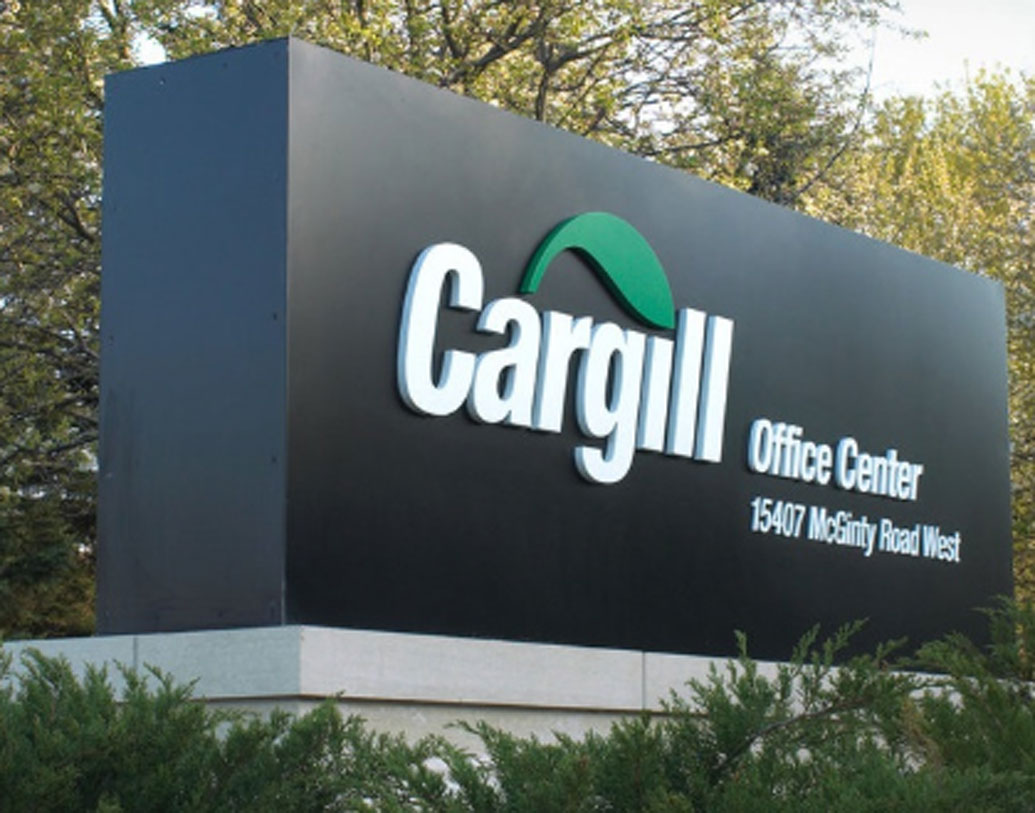 কার্গিল: কৃষিপণ্য তৈরি করে এই সংস্থাটি। প্রতিষ্ঠাতা উইলিয়াম ওয়ালেস কার্গিল। সংস্থাটি পরিচালনা করে কার্গিল ও ম্যাকমিলন পরিবার। এঁদের মোট সম্পত্তির পরিমাণ ৩ লক্ষ ৫ হাজার ১৯৯ কোটি টাকা।