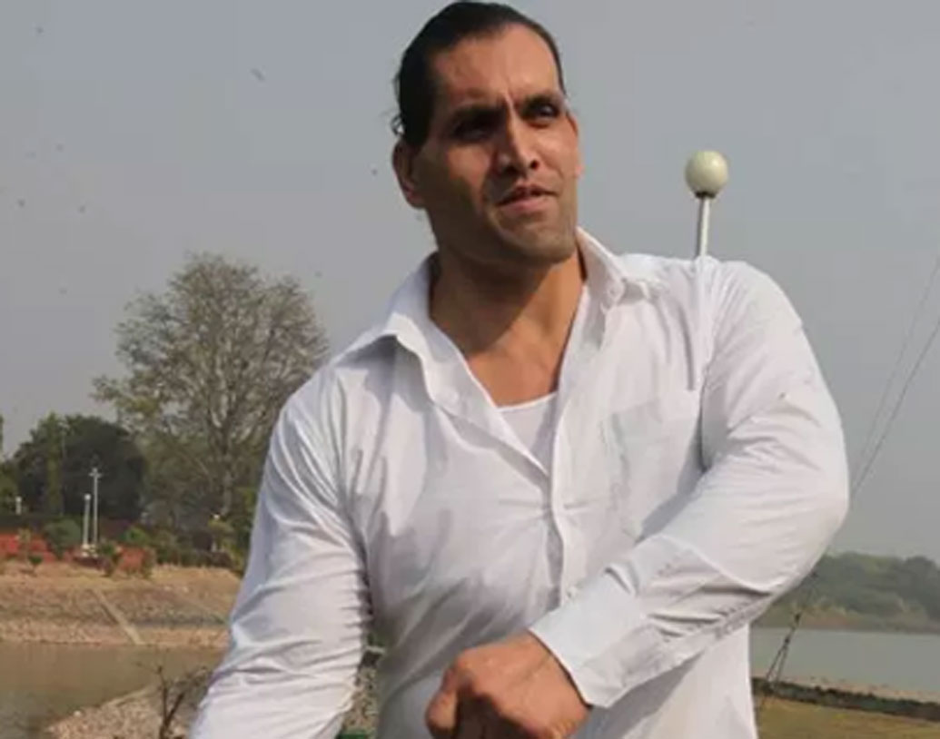 হিমাচলের ছোট্ট গ্রামের সেই দলীপ ছিলেন ডব্লুডব্লুই-র এক খ্যাতনামা মুখ। ভারতের প্রথম কুস্তিগির যিনি ডব্লুডব্লুই-তে অংশ নিয়েছেন।