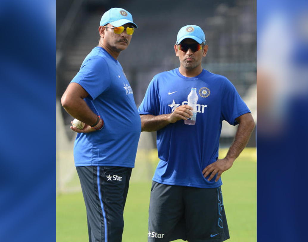 প্রথম বার ভারতীয় কোচ হিসেবে রবি শাস্ত্রীকে দেখা যায় ২০০৭ সালে। সে বার তিনি অন্তর্বর্তীকালীন কোচ হিসেবে দলের সঙ্গে গিয়েছিলেন বাংলাদেশে। সেবারের ত্রিপাক্ষিক সিরিজের ফাইনালে ভারত ২৫ রানে হেরে যায় পাকিস্তানের কাছে।