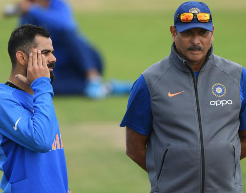 কোচ রবির সময়ই প্রথম বারের জন্য অস্ট্রেলিয়ার মাটিতে টেস্ট সিরিজ জয় আসে ভারতের। স্টিভ স্মিথ, ডেভিড ওয়ার্নারহীন অস্ট্রেলিয়াকে ২-১ ব্যবধানে হারায় কোহালির ভারত। তবে সেই জয়ের মাঝেই বিতর্কে জড়িয়ে পড়েন কোচ রবি।