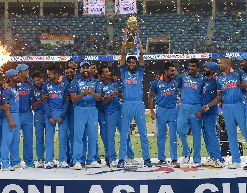 ইংল্যান্ডের কাছে বিধ্বস্ত হওয়ার পরেই এশিয়া কাপে দুরন্ত জয় পায় রোহিতের ভারত। ফাইনালে শেষ বলে বাংলাদেশকে হারিয়ে জয় স্মরণীয় করে রাখে তারা।