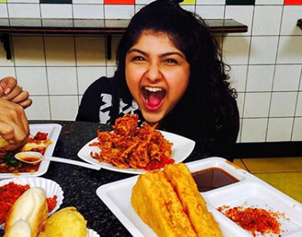 সোনম কপূর আর করিনা কপূর অংশুলার প্রিয় অভিনেত্রীও। আর প্রিয় অভিনেতা সলমন খান। থিয়েটার-অভিনেত্রী হলেও অংশুলা ভোজনরসিক। খাবারের শেষে মিষ্টিমুখ খুবই প্রিয়।