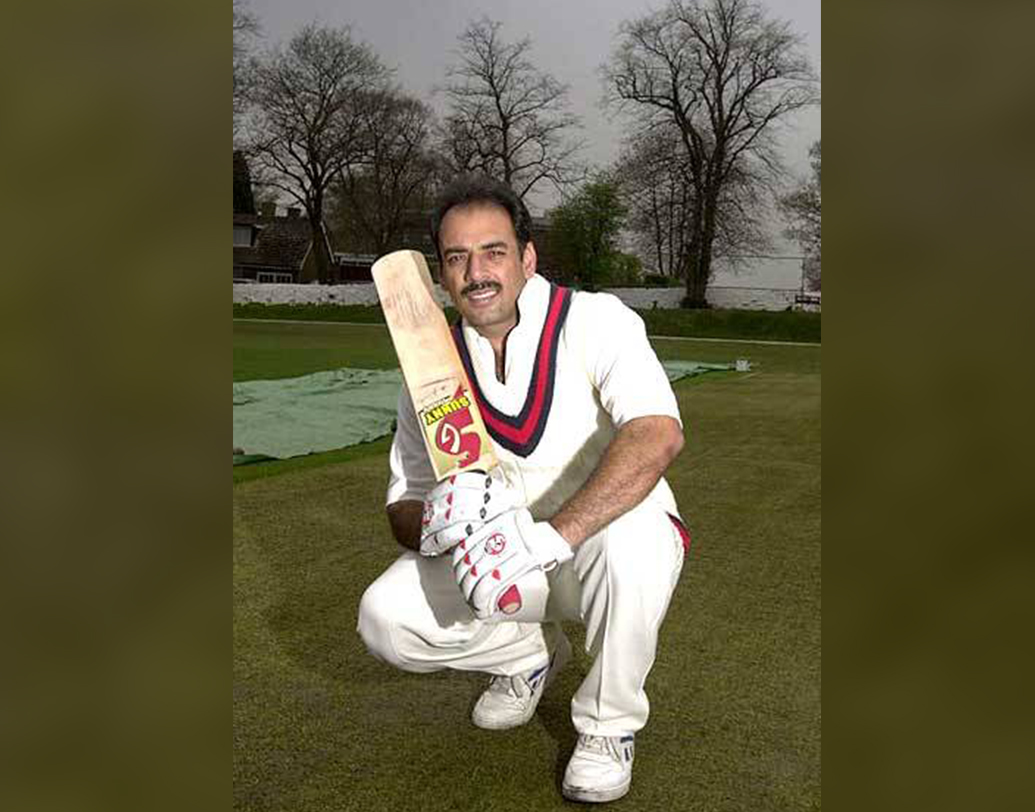 ঘরোয়া ক্রিকেটের ইতিহাসে সারা বিশ্বে দশ হাজার পেরোনো রানের মালিকদের মধ্যে আজও তিনি গড়ের হিসেবে তৃতীয় (৬৭.৪৬)। সামনে শুধুই ডন ব্র্যাডম্যান (৯৫.১৪) ও বিজয় মার্চেন্ট (৭১.২২)। করেছেন ৩৮টি সেঞ্চুরি। ২০০১ সালে শেষ বারের জন্য তাঁকে ব্যাট হাতে দেখা যায়। রঞ্জিতে খেলেছেন ১২৯টি ম্যাচ। লিস্ট এ-তে ১১৩টি।