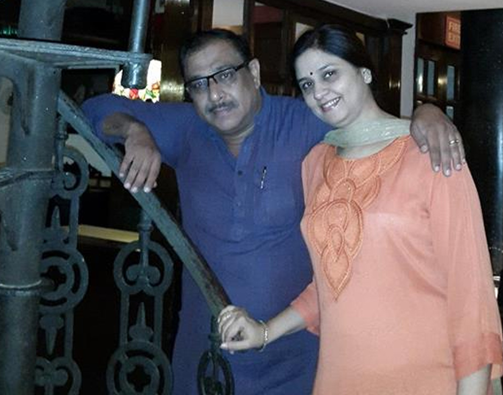 দূরদর্শনের সঙ্গে নীলমের দীর্ঘ প্রায় আড়াই দশকের সম্পর্ক ছিন্ন হল শনিবার। বহু লড়াইয়ের পরে ক্যানসারের কাছে হার মানতে হল এই তেজস্বিনীকে। মাত্র ৫০ বছর বয়সে।