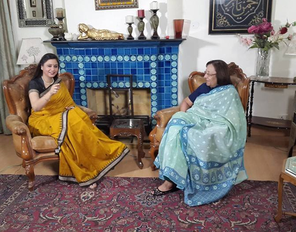 নেটিজেনরা লিখেছেন, নীলমের সঙ্গে চলে গেল তাঁদের ফেলে আসা শৈশবও। কেউ বলেছেন, নীলমের জন্যই কার্টুন শো ছেড়ে শুরু করেছিলেন টেলিভিশনে খবর দেখা ও শোনা। তাঁর ব্যক্তিত্ব ও রুচিশীল সাজপোশাক প্রশংসিত হয়েছে বিভিন্ন স্মৃতিচারণায়।