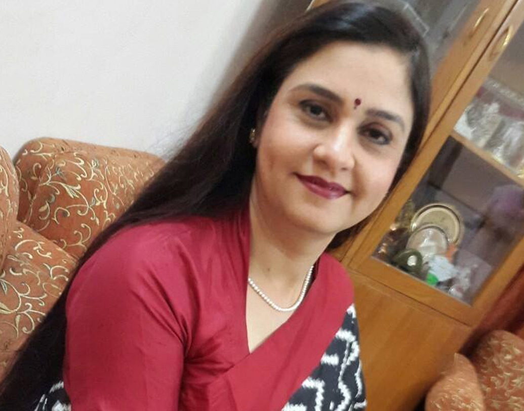 নীলম যখন দূরদর্শনে যোগ দেন, তখন সবেমাত্র দানা বাঁধছে দিনভর সম্প্রচারিত হবে, এমন নিউজ চ্যানেলের ধারণা। তার আগে যাঁরা খবর পড়তেন, তাঁরা ছিলেন সংবাদপাঠক ও সংবাদপাঠিকা। এরপর এল সঞ্চালক এবং সঞ্চালিকার যুগ।