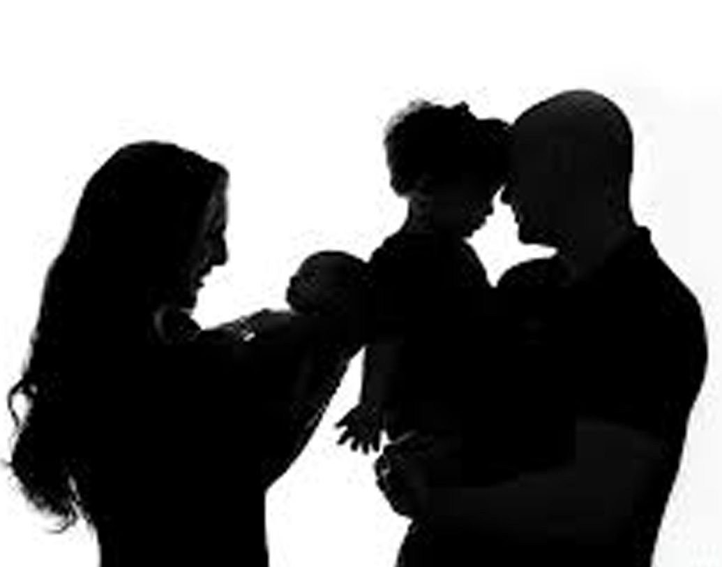 কিন্তু গ্রামবাসীদের মত, এর ফলে বিঘ্নিত হচ্ছে প্রাকৃতিক ভারসাম্য। তাঁরা ‘পুরুষালি’ কাজে চাইছেন পুরুষকর্মীই। তাঁদের মতে, নয়তো বিঘ্নিত হচ্ছে কাজের গুণমান। ফলে এখানেও সেই পুত্রসন্তানের অপেক্ষাতেই দিন গোনা চলছে।