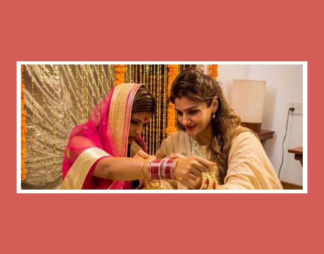 ২০১১ সালে পালিত বড় মেয়ের বিয়ে দেন রবিনা। ছোট দত্তককন্যার বিয়ে হয় ২০১৬ সালে। নিজে দাঁড়িয়ে থেকে বিয়ে দেন ‘মা’ রবিনা। তাঁর পরামর্শ, সাতপাঁচ ভাববেন না। ইচ্ছে হলে তাড়াতাড়ি দত্তক নিন অনাথ শিশুদের।