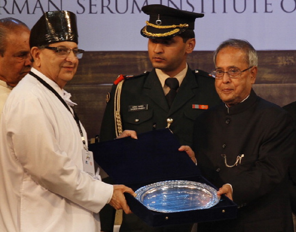 ২০১৮ সালের ফোর্বসের তালিকা অনুযায়ী ভারতের সবচেয়ে ধনী ব্যক্তিদের মধ্যে সপ্তম স্থানে ছিলেন সাইরাস। এ ছাড়াও তিনি ২০০৫ সালে পদ্মশ্রী পুরস্কার পান। প্রাক্তন প্রধানমন্ত্রী মনমোহন সিংহের হাত থেকে লাইফটাইম অ্যাচিভমেন্ট পুরস্কারও পান সাইরাস।