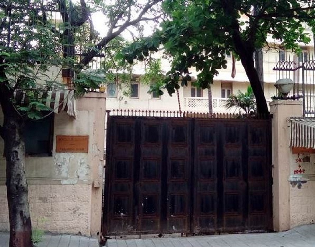 এক সময়ে মার্কিন দূতাবাস থাকার কারণে এই প্রাসাদের বিষয়ে বিশেষ কিছু জানাতে নারাজ সাইরাসের বড় ছেলে আদার জানান, তাঁরা এই বাড়িটিকে  নিজেদের বাসস্থান হিসাবেই ব্যবহার করবেন। তবে এই বাড়িটি যেহেতু গ্রেড-৩ হেরিটেজের তকমা পেয়েছে বহু বছর আগেই, তাই সংরক্ষণের জন্য মেরামতির কাজ চলবে আগে।