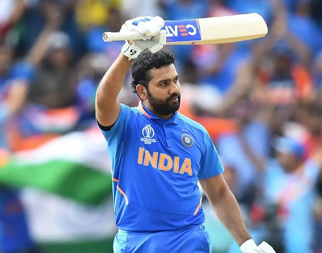 রোহিত শর্মা- বিশ্বকাপের সর্বাধিক রান সংগ্রহকারী। রয়েছেন দুরন্ত ফর্মে। তাঁর ও বিরাটের মধ্যে সম্পর্কের জটিলতা নিয়ে প্রশ্ন তোলা হয়েছে বেশ কিছু রিপোর্টে। তা নিয়ে মুখ না খুললেও এখন শুধুই অপেক্ষা মাঠে নেমে হিট-ম্যানের হিট শো দেখানোর।