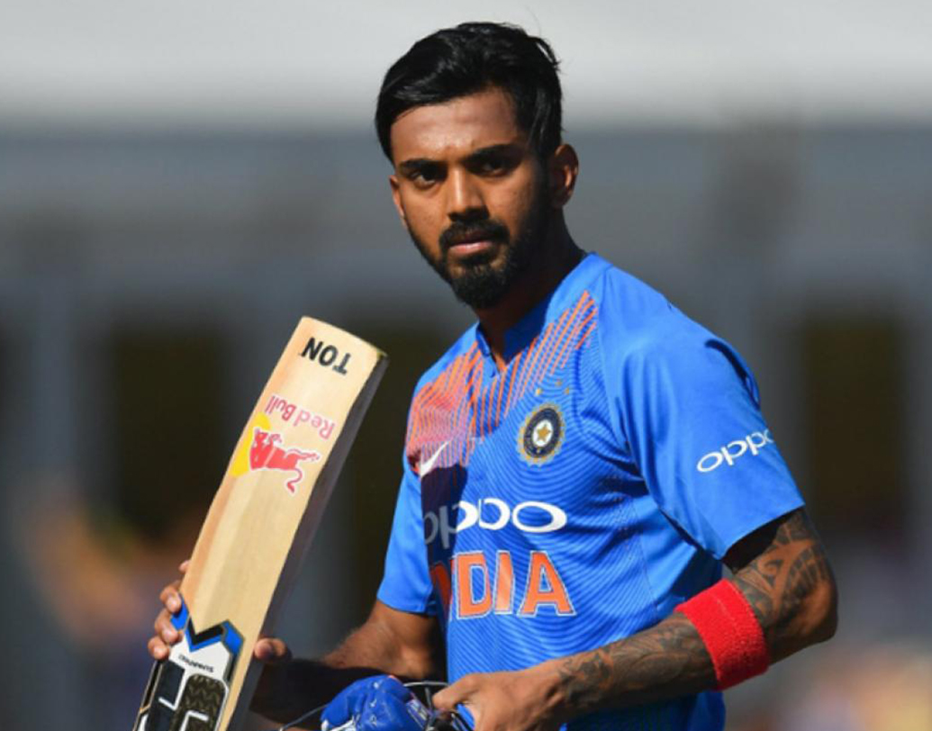 লোকেশ রাহুল- ভারতীয় ব্যাটসম্যানদের মধ্যে টি২০ র‍্যাঙ্কিং-এ তিনিই সেরা। যদিও এই ফরম্যাটে ওপেন করতেই দেখা যায় তাঁকে। তবে ‘গব্বর’ দলে থাকলে সেই সুযোগ তিনি পাবেন বলে মনে হয় না। চার নম্বরেই হয়তো দেখা যাবে তাঁকে।