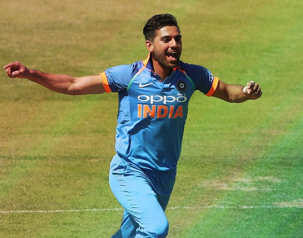 দীপক চাহার-দুই ভাইকে এক সঙ্গেআবার ভারতীয় দলে দেখা যেতে পারে। আইপিএলে চেন্নাই-এর হয়ে দারুণ পারফর্ম্যান্স তাঁকে সুযোগ এনে দিয়েছে ভারতীয় দলে। এখন দেখার তিনি সেই সুযোগ কতটা কাজে লাগাতে পারেন।