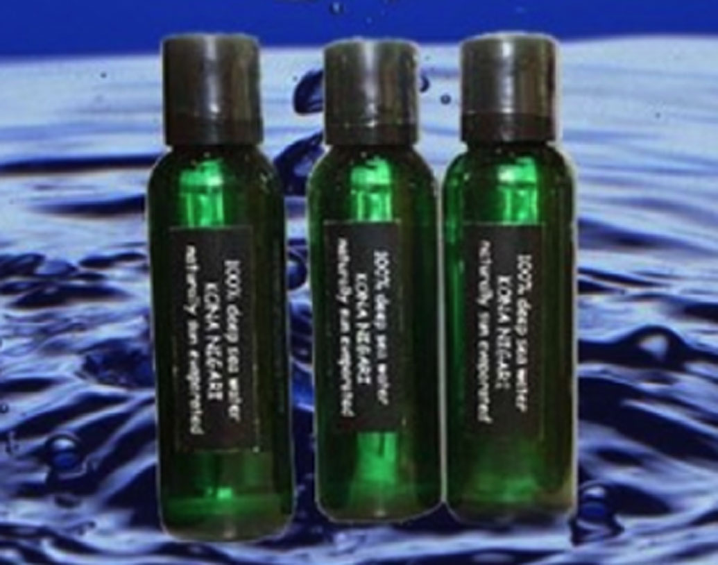 কোনা নিগারি: এই জল পান করলে এনার্জি পাওয়া যায়, ওজন কমে, ত্বক ভাল থাকে। এমনকি তেষ্টা মেটানোতেও এর জুড়ি মেলা ভার। এমনটাই দাবি এই জল প্রস্তুতকারক সংস্থার। হাওয়াইয়ে গভীর সমুদ্র থেকে জল সংগ্রহের পর বেশ কয়েকটি ধাপে বিশুদ্ধকরণ হয়। তৈরি হয় জাপানে। এক বোতল জলের দাম ২৮ হাজার টাকা।