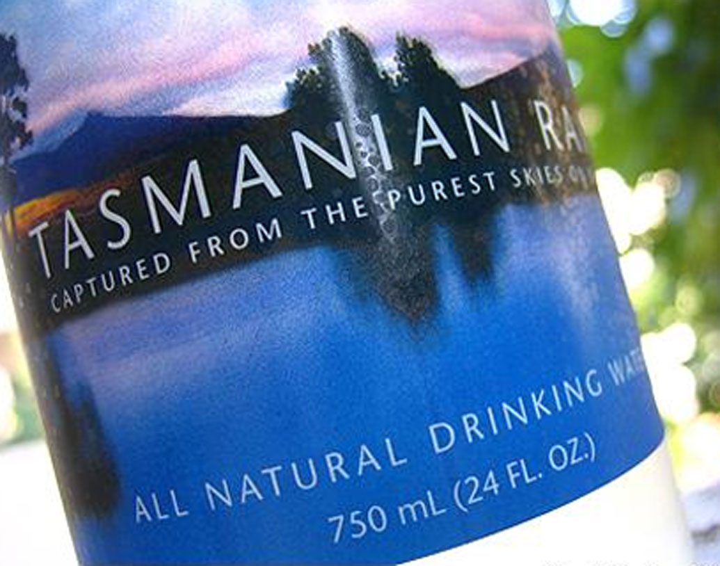 তাসমানিয়ান রেন: এক বোতল জলের দাম সাড়ে ৩০০ টাকা। বৃষ্টির জল মাটিতে পড়ার আগেই বোতলবন্দি করা হয়। আন্টার্কটিকা হয়ে সমুদ্রের ১৬ হাজার কিলোমিটার অতিক্রম করে বৃষ্টি যখন তাসমানিয়া পৌঁছয়, তখন এই জল বোতলবন্দি করা হয়। ওয়ার্ল্ড মিটিওরোলজিক্যাল অর্গানাইজেশন-এর সমীক্ষায় তাসমানিয়ার বাতাস পৃথিবীর মধ্যে সবচেয়ে বিশুদ্ধ।